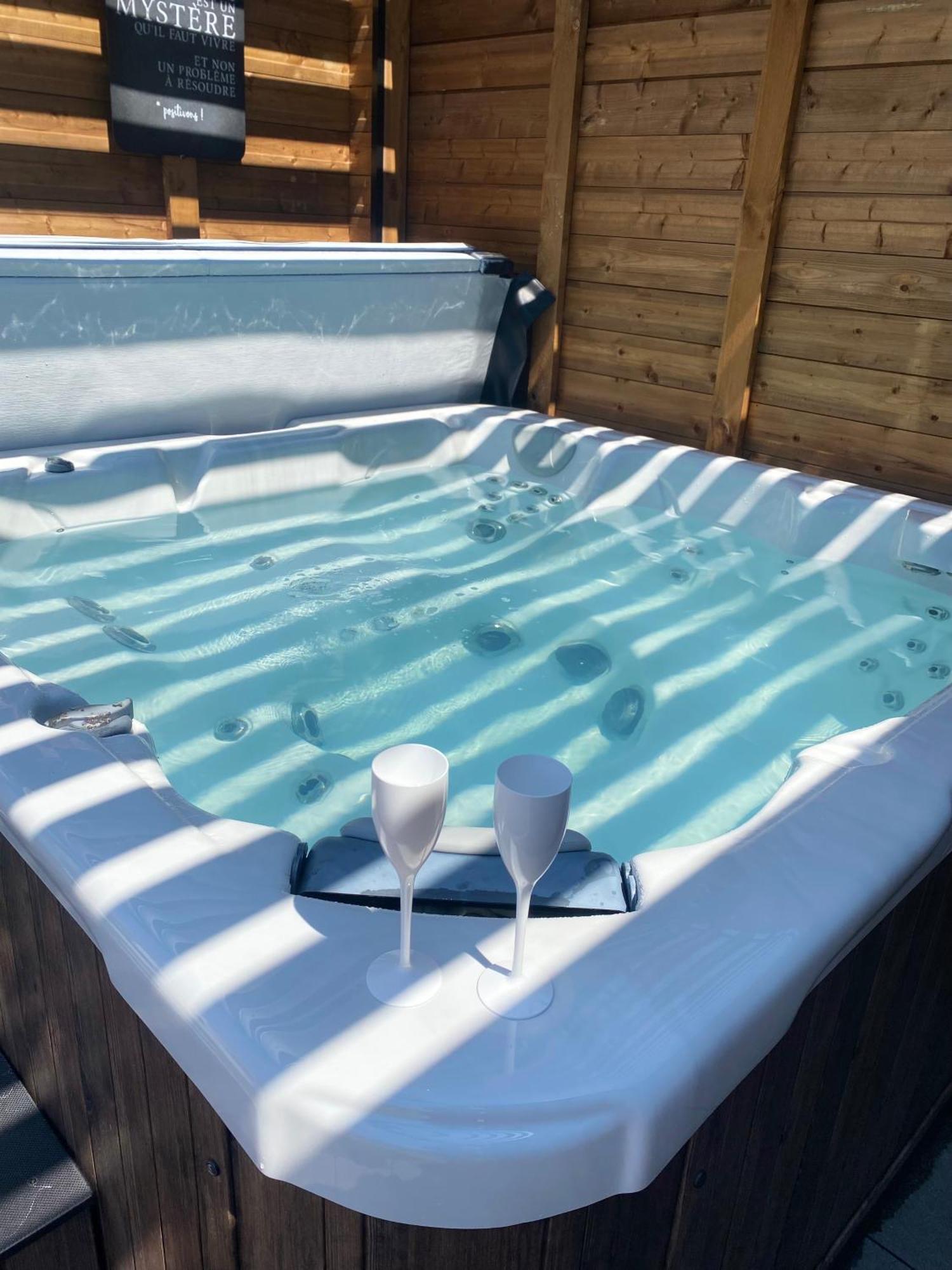 Mini Love Room Jacuzzi Privatif Urimenil ภายนอก รูปภาพ
