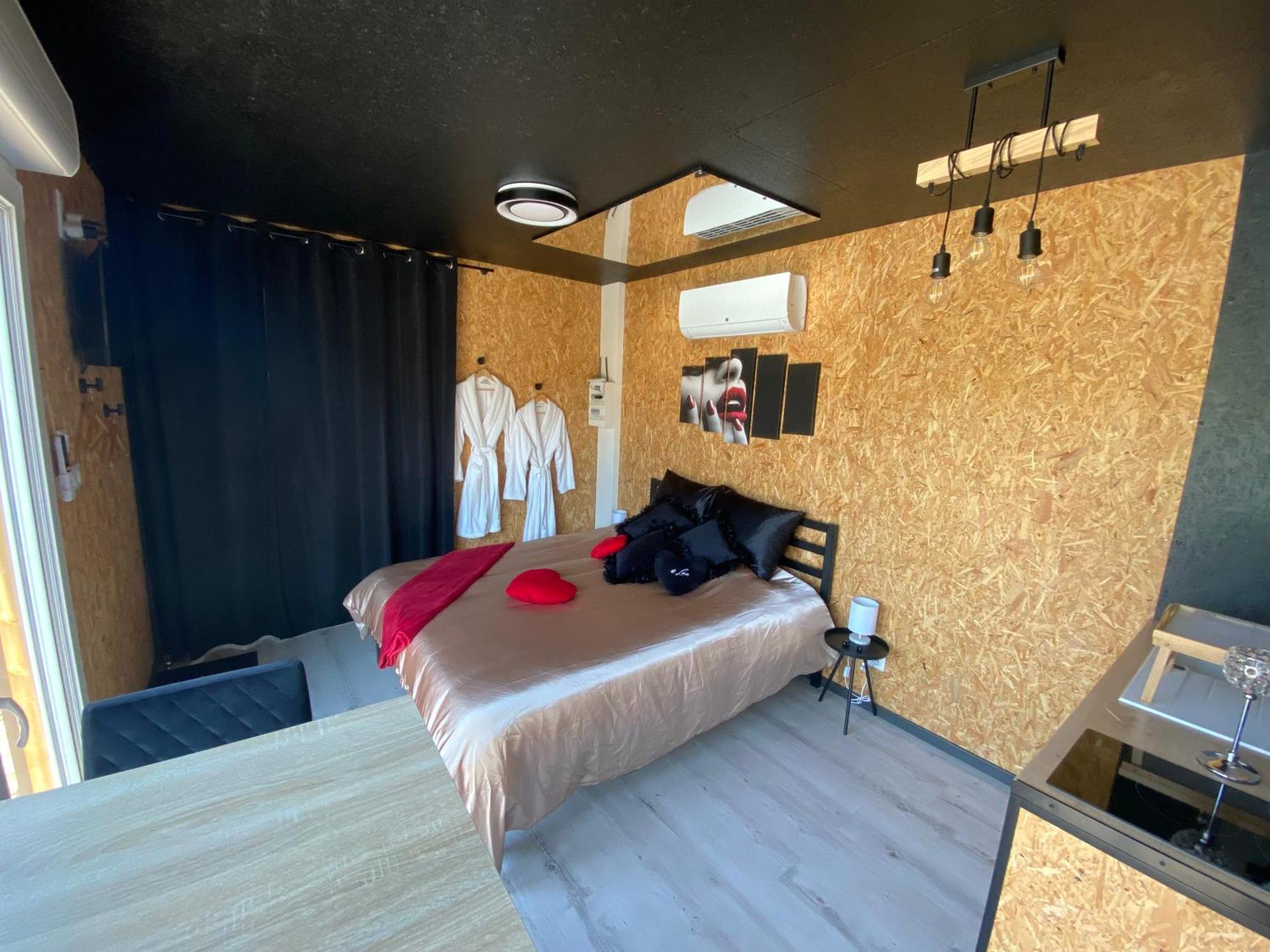 Mini Love Room Jacuzzi Privatif Urimenil ภายนอก รูปภาพ